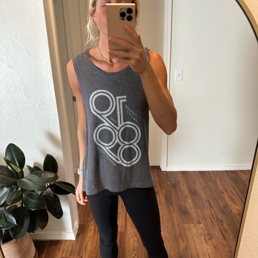 🌟SALE🌟 Taylor Swift 1989 Wold Tour gray muscle tank - Picture 1 of 6